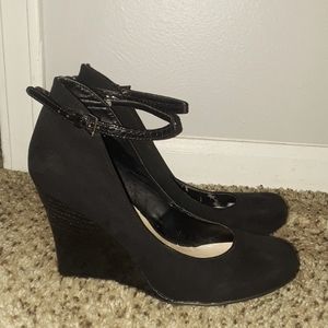 Nine West velvet pumps